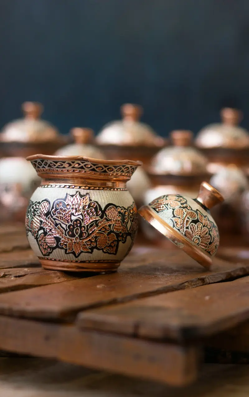 Decorative ceramic vessel